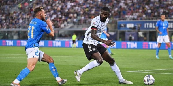 拜仁帮低迷，两闸反复试错，弗利克的德国队开倒车