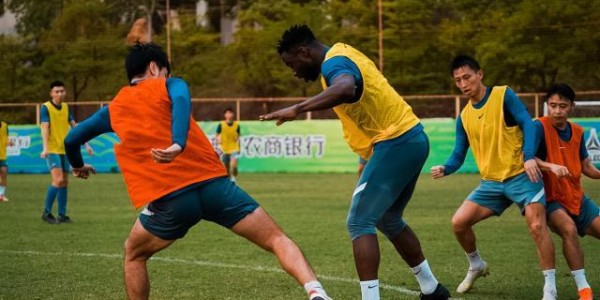 沧州确定三外援出击保级战 北上苏州先解抗寒之忧