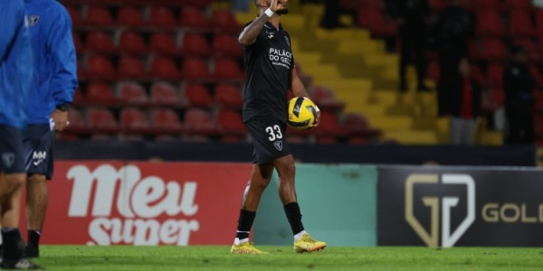 fb体育APP-博主：三镇有意前葡甲金靴克洛维斯，本赛季出战20场贡献15球3助