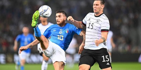 拜仁帮低迷，两闸反复试错，弗利克的德国队开倒车