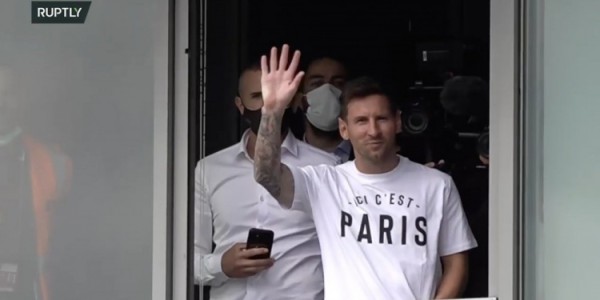 fb体育官方网站-四年前的今天，梅西自由身加盟巴黎，迎来生涯效力的第二支球队