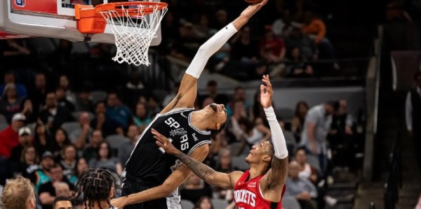 fb体育APP-赛季报销！火箭旧将突遭血栓噩梦，超级新星才21岁啊，可惜了…